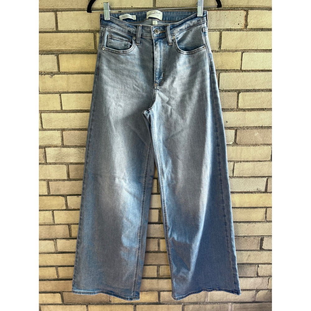 Universal Thread High Rise Everyday Wide Leg Jeans Light Wash Blue Size 8R